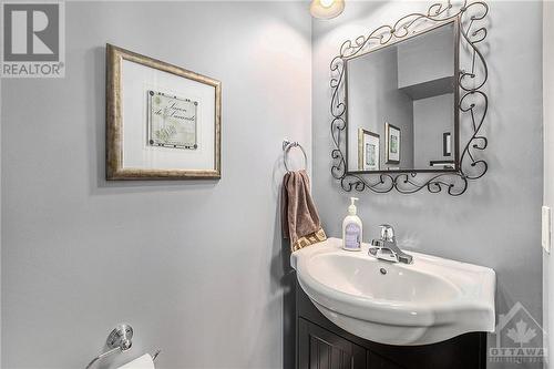 201 Plymouth Street, Ottawa, ON - Indoor Photo Showing Bathroom