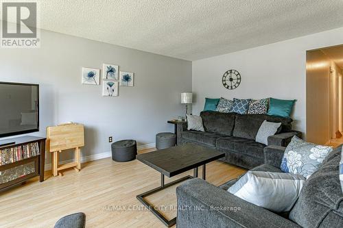 120 Ferguson Avenue, Cambridge, ON - Indoor Photo Showing Living Room