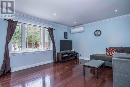 98 Macbeth Drive, St. John'S, NL - Indoor Photo Showing Living Room