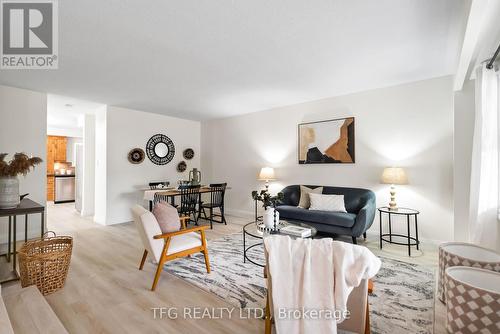 298 Waverly Street S, Oshawa (Vanier), ON - Indoor Photo Showing Living Room