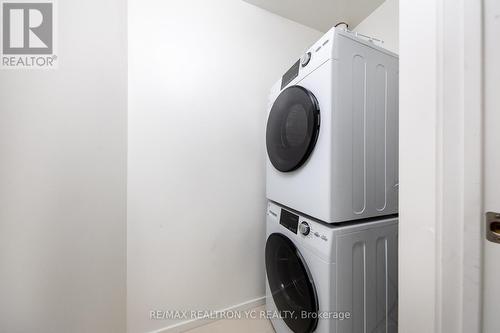 2804 - 1 Bloor Street E, Toronto, ON - Indoor Photo Showing Laundry Room