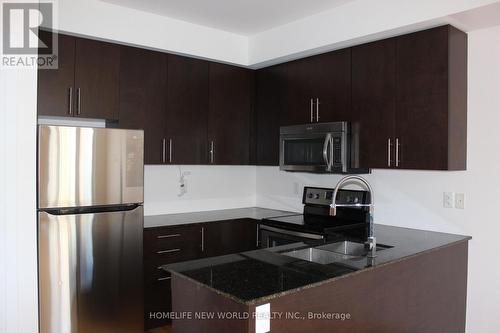 Unit 58 - 19 Eldora Avenue, Toronto, ON - Indoor Photo Showing Kitchen With Double Sink