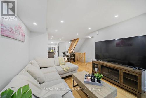 22 - 2500 Hill Rise Court, Oshawa, ON - Indoor Photo Showing Living Room