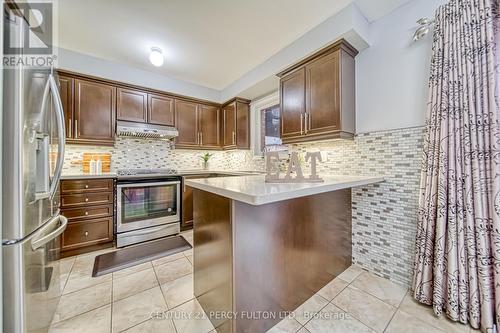 11 Gillett Drive, Ajax, ON - Indoor Photo Showing Kitchen With Upgraded Kitchen