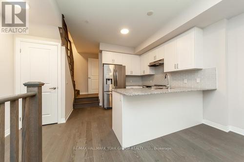 4 - 40 Baynes Way, Bradford West Gwillimbury, ON - Indoor Photo Showing Kitchen