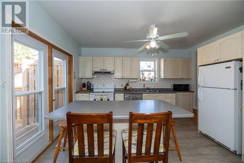 780 5Th Avenue E, Owen Sound, ON - Indoor Photo Showing Kitchen With Double Sink