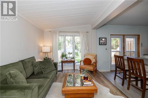 780 5Th Avenue E, Owen Sound, ON - Indoor Photo Showing Living Room