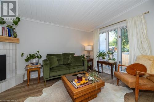 780 5Th Avenue E, Owen Sound, ON - Indoor Photo Showing Living Room With Fireplace