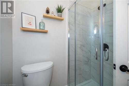 780 5Th Avenue E, Owen Sound, ON - Indoor Photo Showing Bathroom