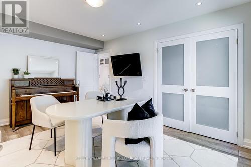 399 Lake Promenade, Toronto, ON - Indoor