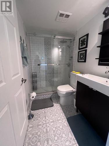 407 - 50 Kingsbridge Garden Circle, Mississauga, ON - Indoor Photo Showing Bathroom