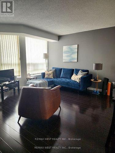 407 - 50 Kingsbridge Garden Circle, Mississauga, ON - Indoor Photo Showing Living Room