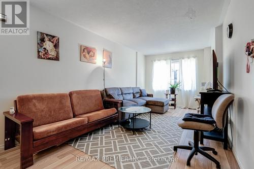 116 Charleton Settlement Avenue, Toronto, ON - Indoor Photo Showing Living Room