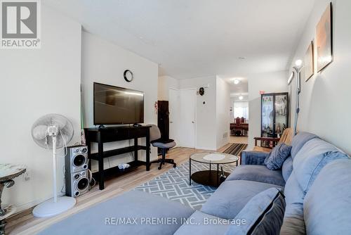 116 Charleton Settlement Avenue, Toronto, ON - Indoor Photo Showing Living Room