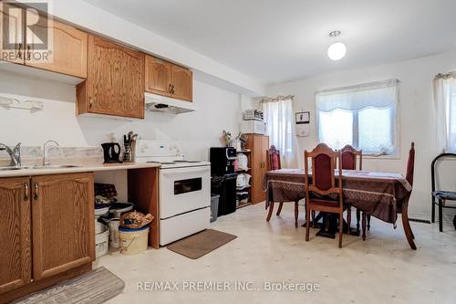 116 Charleton Settlement Avenue, Toronto, ON - Indoor Photo Showing Kitchen