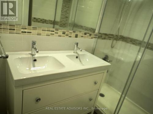 25 Windhill Crescent, Toronto, ON - Indoor Photo Showing Bathroom