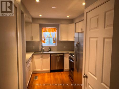 25 Windhill Crescent, Toronto, ON - Indoor Photo Showing Kitchen