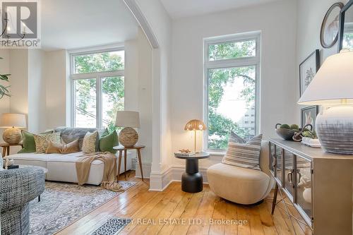 60 Spencer Avenue, Toronto, ON - Indoor Photo Showing Living Room