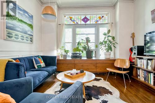 60 Spencer Avenue, Toronto, ON - Indoor Photo Showing Living Room