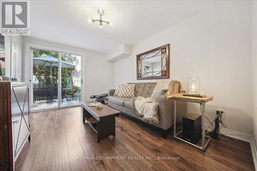 52 Harbourview Crescent, Toronto, ON - Indoor Photo Showing Living Room