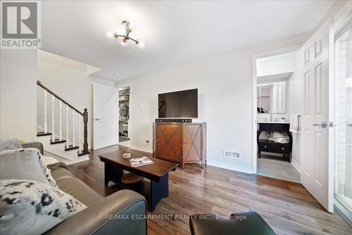 52 Harbourview Crescent, Toronto, ON - Indoor Photo Showing Living Room