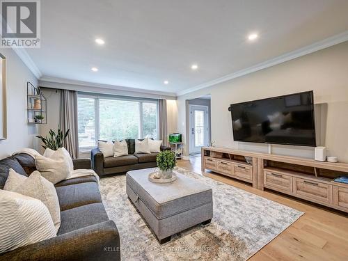 5 Core Crescent, Brampton, ON - Indoor Photo Showing Living Room