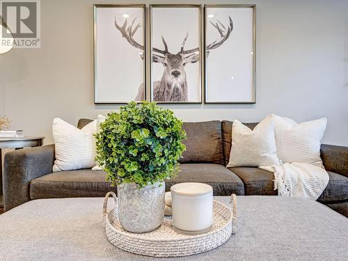 5 Core Crescent, Brampton, ON - Indoor Photo Showing Living Room