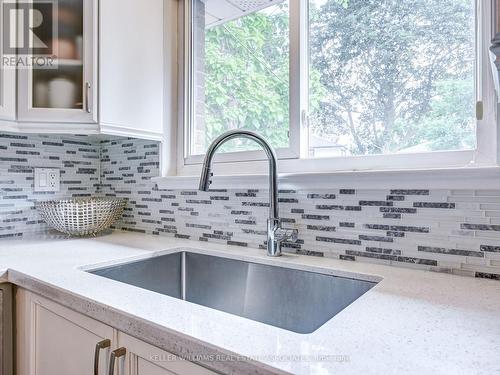 5 Core Crescent, Brampton, ON - Indoor Photo Showing Kitchen With Upgraded Kitchen