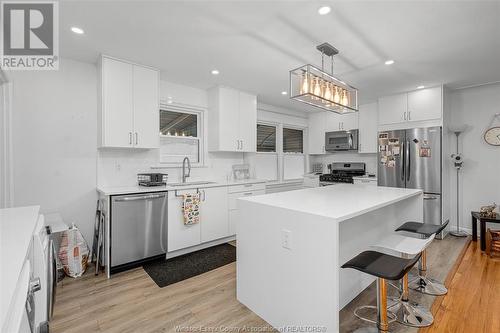 3245 Woodland, Windsor, ON - Indoor Photo Showing Kitchen With Upgraded Kitchen