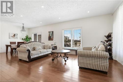 439 Ridge St Street, Port Elgin, ON - Indoor Photo Showing Living Room