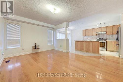 19 Penbridge Circle, Brampton, ON - Indoor Photo Showing Kitchen