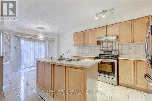 19 Penbridge Circle, Brampton, ON - Indoor Photo Showing Kitchen With Double Sink