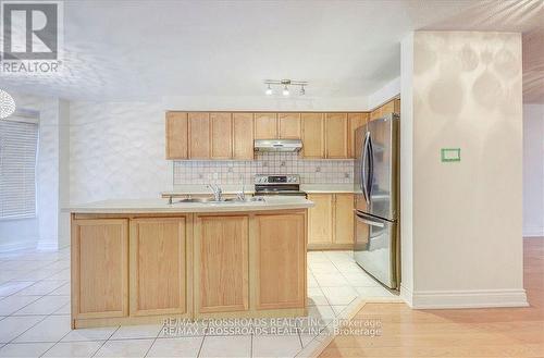 19 Penbridge Circle, Brampton, ON - Indoor Photo Showing Kitchen