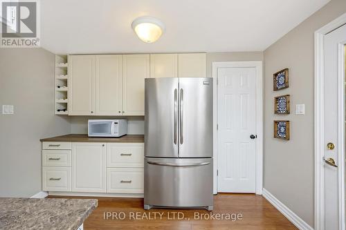 2 Jessop Court, Halton Hills, ON - Indoor Photo Showing Kitchen