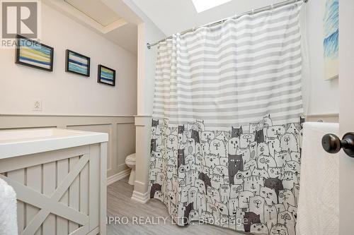 2 Jessop Court, Halton Hills, ON - Indoor Photo Showing Bathroom