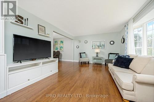 2 Jessop Court, Halton Hills, ON - Indoor Photo Showing Living Room