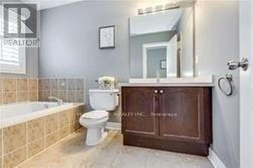 4861 Verdi Street, Burlington, ON - Indoor Photo Showing Bathroom