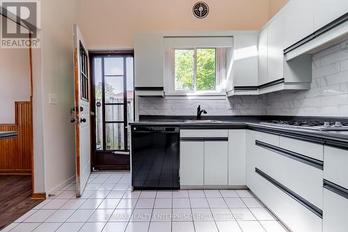 8362 Parkway Drive, Niagara Falls, ON - Indoor Photo Showing Kitchen