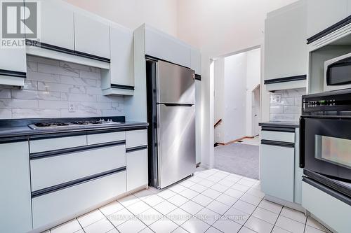 8362 Parkway Drive, Niagara Falls, ON - Indoor Photo Showing Kitchen