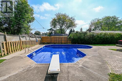 8362 Parkway Drive, Niagara Falls, ON - Outdoor With In Ground Pool With Backyard