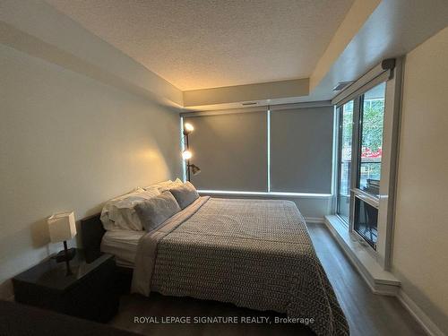 206-111 Elizabeth St, Toronto, ON - Indoor Photo Showing Other Room