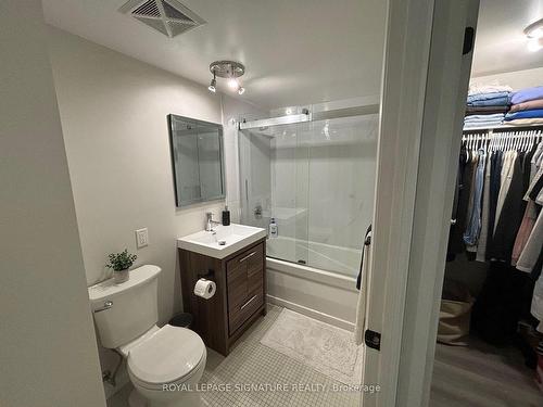 206-111 Elizabeth St, Toronto, ON - Indoor Photo Showing Bathroom