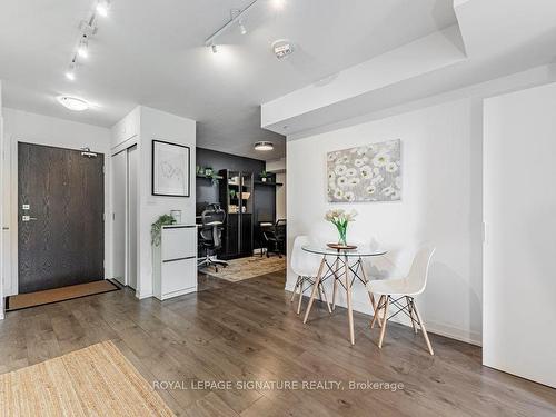 502-1401 O'Connor Dr, Toronto, ON - Indoor Photo Showing Dining Room