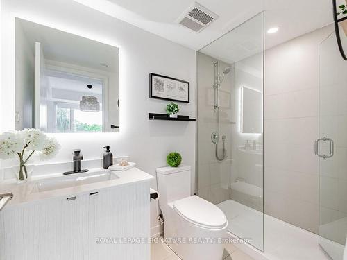 502-1401 O'Connor Dr, Toronto, ON - Indoor Photo Showing Bathroom