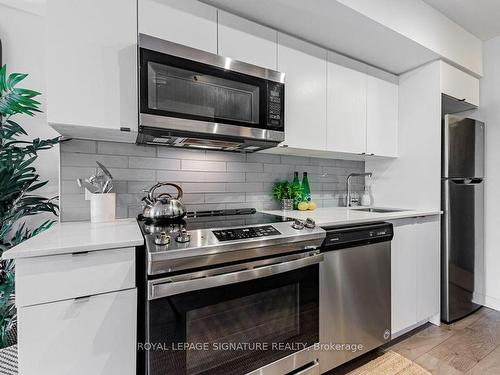 502-1401 O'Connor Dr, Toronto, ON - Indoor Photo Showing Kitchen With Upgraded Kitchen