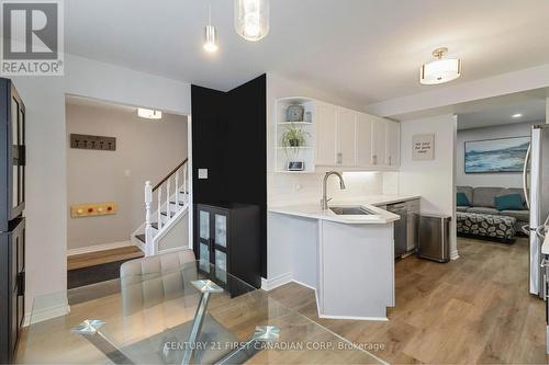 62 - 70 Chapman Court, London, ON - Indoor Photo Showing Kitchen