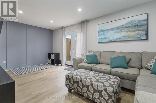 62 - 70 Chapman Court, London, ON - Indoor Photo Showing Living Room