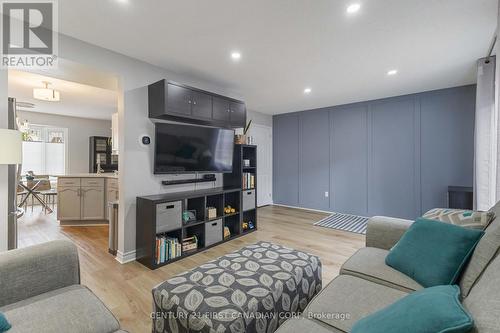 62 - 70 Chapman Court, London, ON - Indoor Photo Showing Living Room