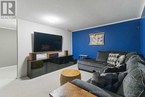 62 - 70 Chapman Court, London, ON - Indoor Photo Showing Living Room