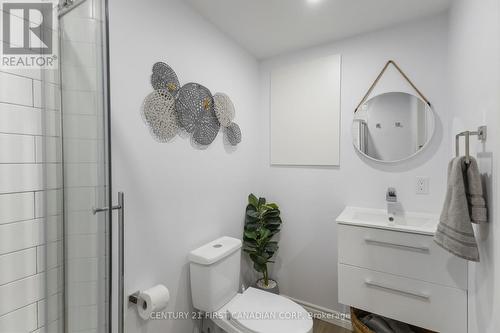 62 - 70 Chapman Court, London, ON - Indoor Photo Showing Bathroom